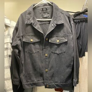 Baggy trucker denim black jacket.